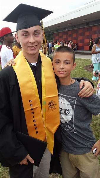 brothers-transplant-graduation-today-160805_aca13ca16c5e52e03e51e1bd36210c57.today-inline-large